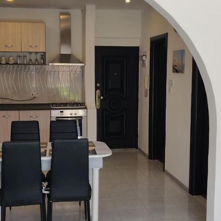 Апартаменты Sunny Day Flat Сент-Полс-Бей Экстерьер фото