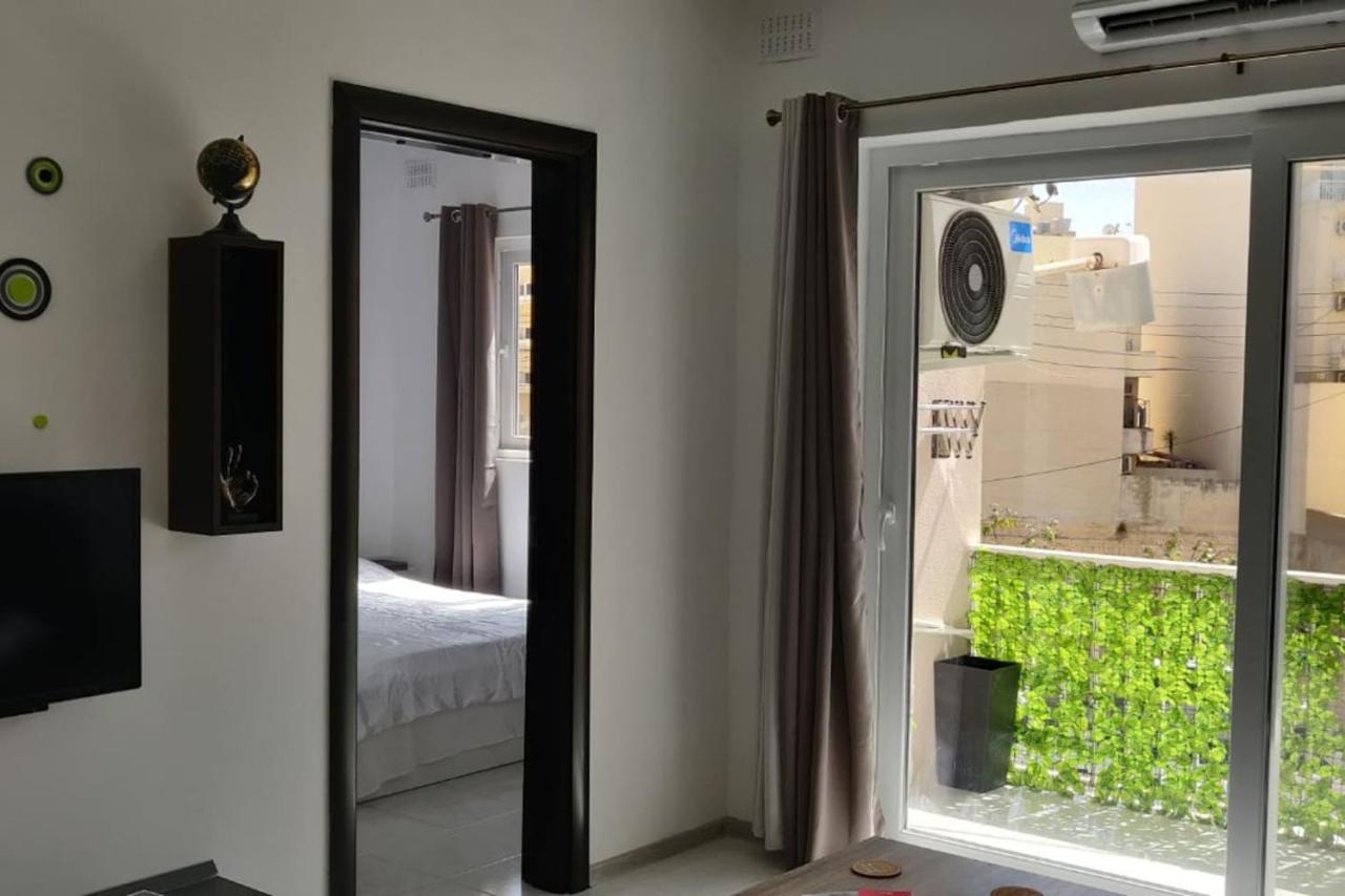 Апартаменты Sunny Day Flat Сент-Полс-Бей Экстерьер фото